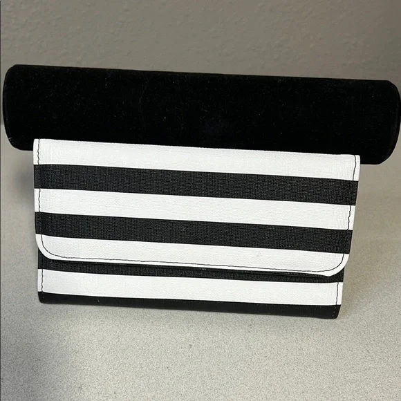 Kut from the Kloth Black and White Wallet Sleek Design - Picture 3 of 5